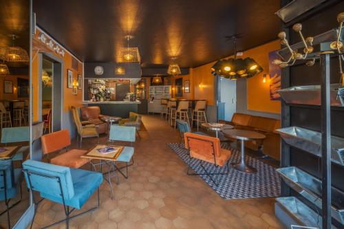 ห้องอาหาร, โฮเทล เรสเทอรองต์ แมซง เปลวีล (Hôtel Restaurant Maison Pléville) in กร็องวีล