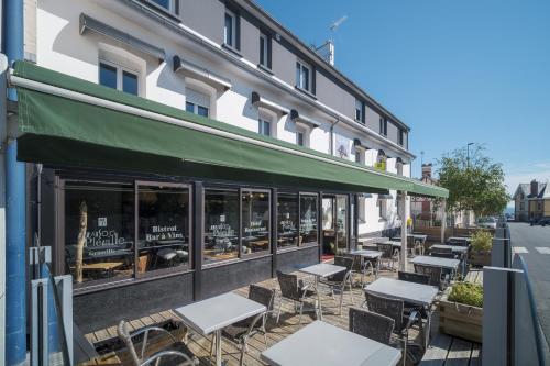 ห้องอาหาร, โฮเทล เรสเทอรองต์ แมซง เปลวีล (Hôtel Restaurant Maison Pléville) in กร็องวีล