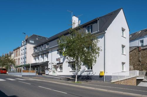 ทัศนียภาพภายนอกโรงแรม, โฮเทล เรสเทอรองต์ แมซง เปลวีล (Hôtel Restaurant Maison Pléville) in กร็องวีล