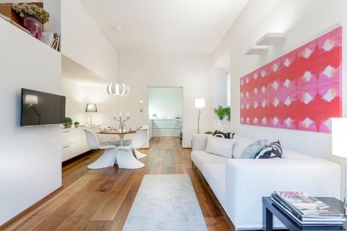 Casa Patricia, A homey luxury modern & quiet apartment with PARKING & garden within the walls - Apartment - Lucca