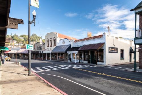 Historic Sonora Inn