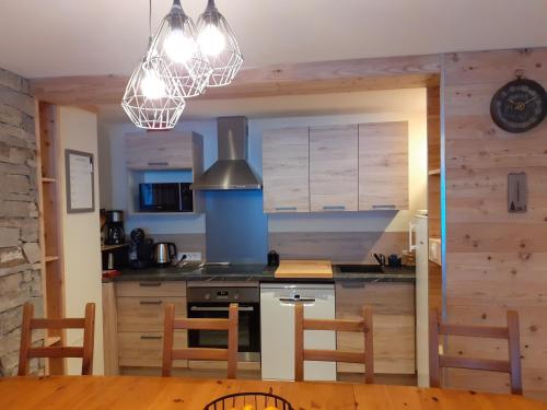 Appartement chaleureux avec wifi de 10 personnes à Val-Cenis (Appartement chaleureux avec wifi de 10 personnes a Val-Cenis) in Lanslebourg-Mont-Cenis