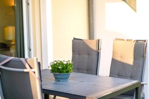 Terrasse, gratis Nutzung vom AHOI Erlebnisbad und Sauna in Sellin - Meeresblick FeWo 12, Göhren (photo 6)