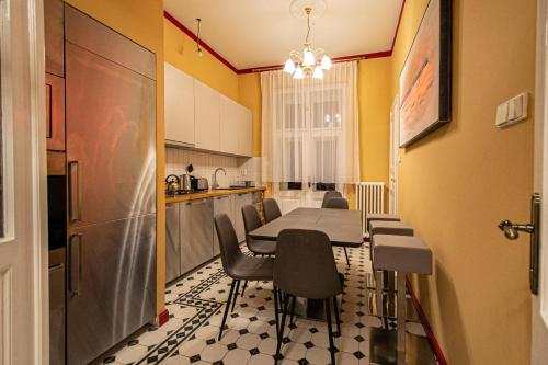 4 Bedrooms 130m2 apartment at the Main City Square, Praha