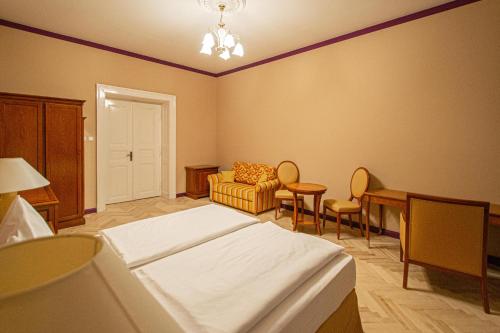 4 Bedrooms 130m2 apartment at the Main City Square, Praha (fotografie 5)