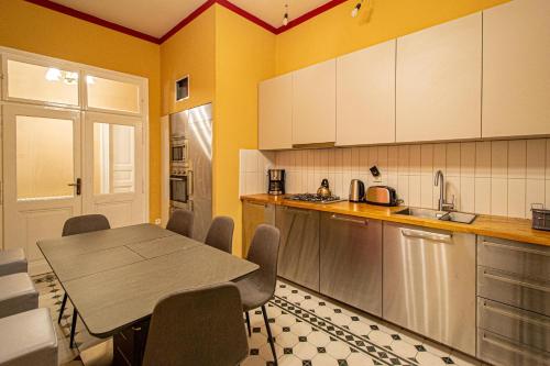 4 Bedrooms 130m2 apartment at the Main City Square, Praha (fotografie 7)