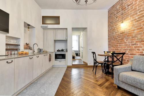 One-Bedroom Apartment image 4