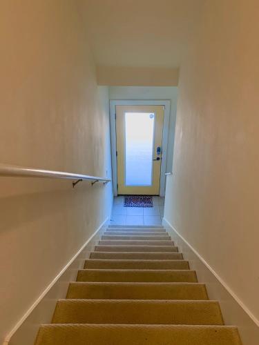 Urban Townhome in South Congress, Gated Community, Pool & Garage