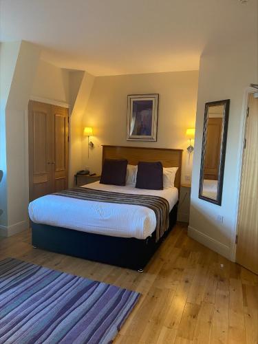 Royal Athenaeum Suites - image 13
