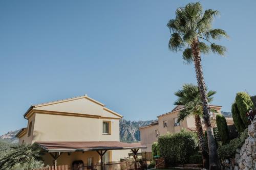 A szálláshely kívülről, Collbato Resort. in Collbato