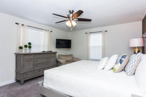Adorable Vacation Single Home with Private Pool CG1592 - image 10