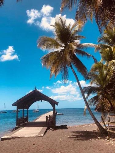 studio Sainte Anne 2mn a pieds de la plage ,possibilité location de voiture