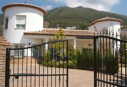  Dos Torres Alcaucin in 29711 Alcaucín