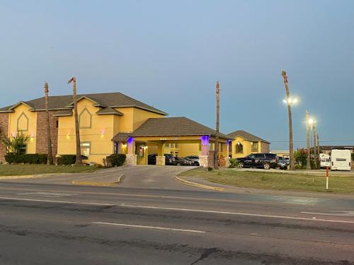 Country Hill Inn & Suite Eagle Pass - 숙소 외관