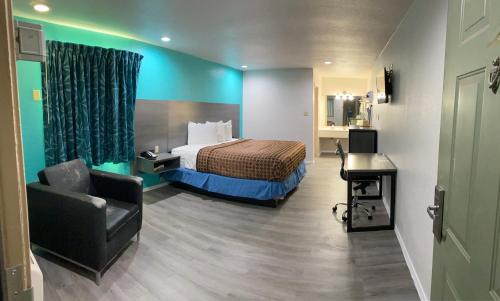 Deluxe King Suite