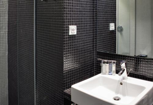 Hotel Gran Derby Suites - image 8