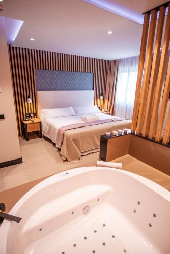 Suite with Spa Bath Macabeu