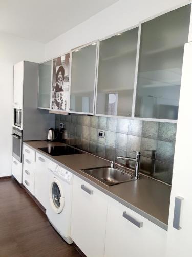 Top Center Apartment next to Vitosha Boulevard, София (фото 10)