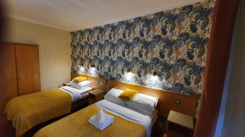 Holiday Hotel - image 3