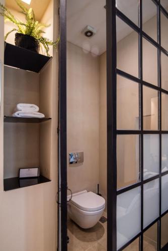 Emporikon Athens Hotel - image 9