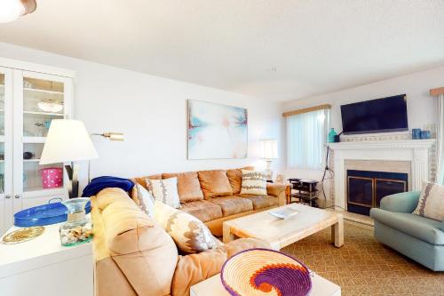 Kings Grant -- 40084 Grant Drive #73