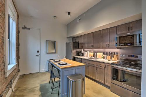 Sleek Studio Near Dtwn Dining and Entertainment in Cincinnati, USA