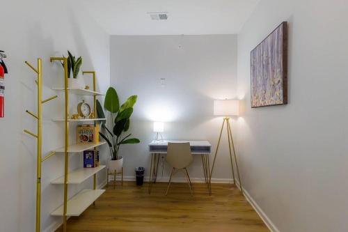 Book Cozy King Bed Now 25 Percent OFF Spring Special! in Carteret (New Jersey)