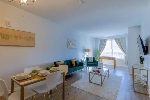 Book Cozy King Bed Now 25 Percent OFF Spring Special! in Carteret (New Jersey)