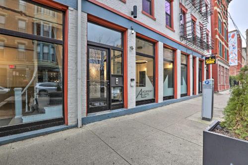 Sleek Studio Near Dtwn Dining and Entertainment in Cincinnati, USA