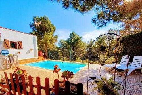 AbelesHome Villa con Piscina, Barbacoa y Parque Infantil. gîte à louer Pineda de Santa Cristina