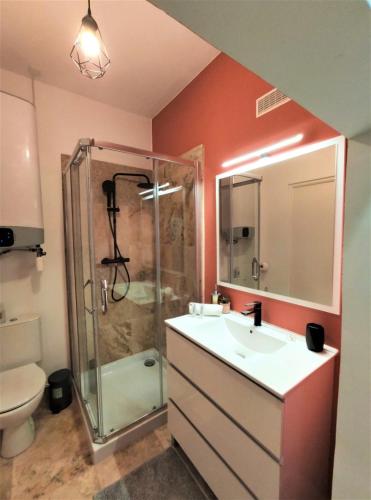 Bathroom, LE CLOS DE BORIOS - ENTRE GARE ET HYPERCENTRE - TERRASSE in Toulouse
