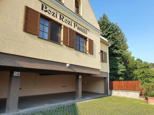  Bozi Rozi Panzió in Fertőboz