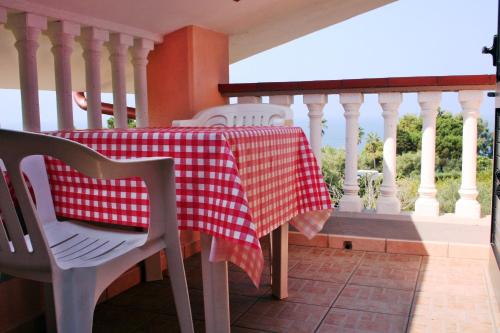 Three-Bedroom Apartment with Balcony