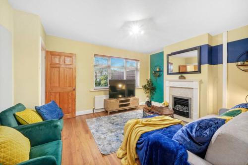 Boutique 3 Bed Windsor Abode - Garden - Parking