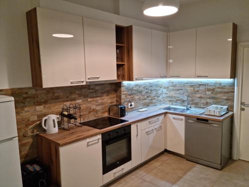 De Luxe Republic Square Apartment of 100sqm - image 11