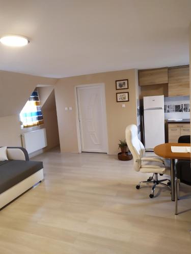  City Apartmanház, Ferienwohnung in Sárvár