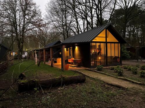  Cosy Tiny Lodges - vakantiepark Kempenbos, Pension in Diessen