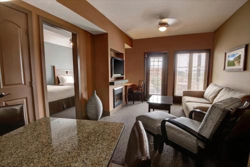 Two-Bedroom Suite with King Bed and Queen Bed