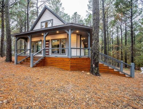 *The Hiatus* NEW Modern Farmhouse in Broken Bow