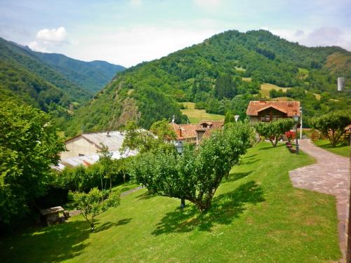 Casas Rurales y Apartamentos La Hornera