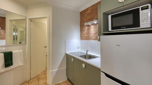 Cocina, Hamilton Henry Parkes Motor Inn in Parkes