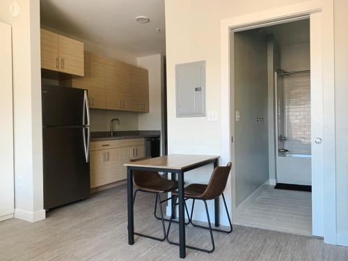 kuhinja, Sleepover Studio Apartments Des Moines in Drake Park