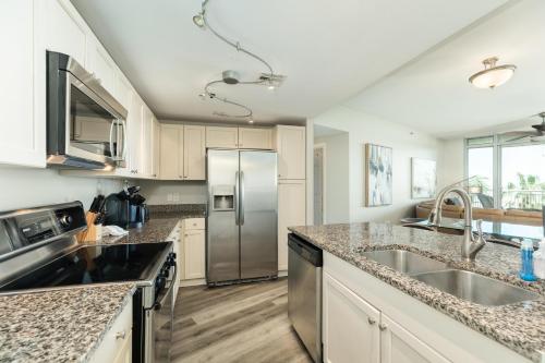 Resort Amenities But Even Better! Spacious Condo Overlooking Gulf Pools and Beach! - image 9
