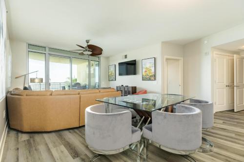 Resort Amenities But Even Better! Spacious Condo Overlooking Gulf Pools and Beach! - image 12