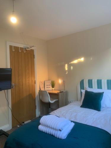 Cosy Room With Private Entrance & Ensuite - Accommodation - Reading