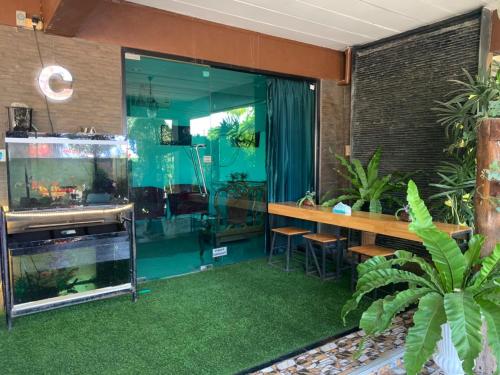 Lert Sri Hotel in Suphan Buri