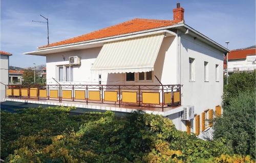  Three-Bedroom Apartment in Kastel Stafilic, Pension in Kaštela