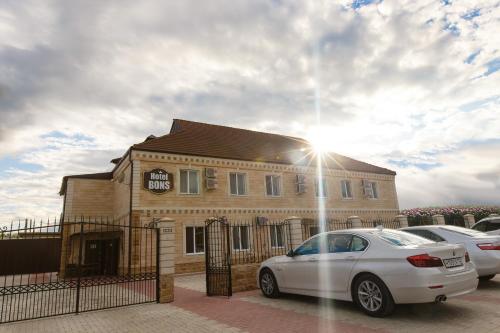 . Hotel BONS