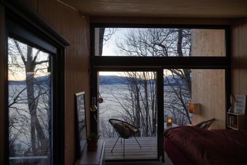 Hardanger Fjordtun TREETOPCABIN, nature, birds, silence, fjord and many nice hikes nearby in Ytrebygda