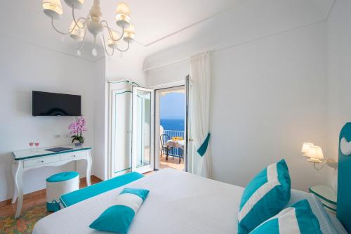 Standard Triple Room with Sea View